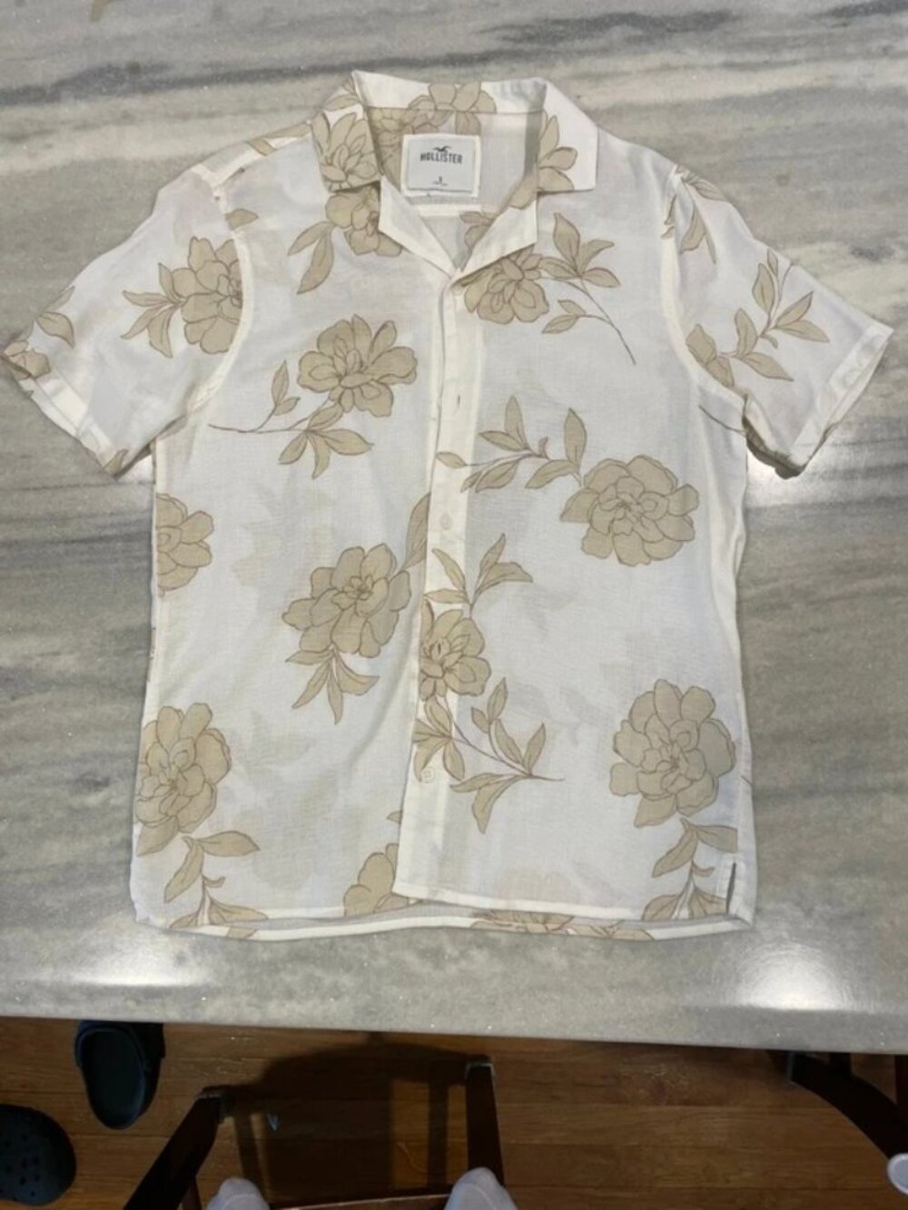 Hollister Men’s White Beige Floral Short Sleeve Shirt S